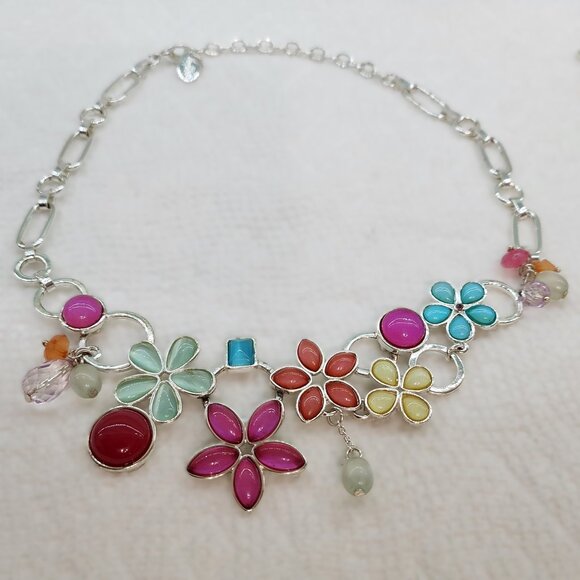 *New Low Price!* Caracol Retro Floral Necklace Set - Picture 9 of 9
